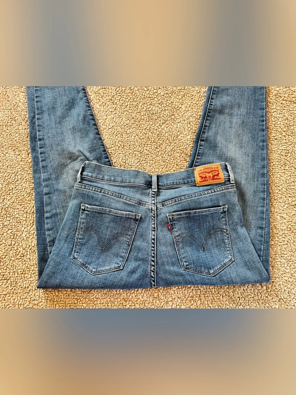Levi’s Women’s Distressed Skinny Jeans Size 8 Medium Wash Stretch Denim
